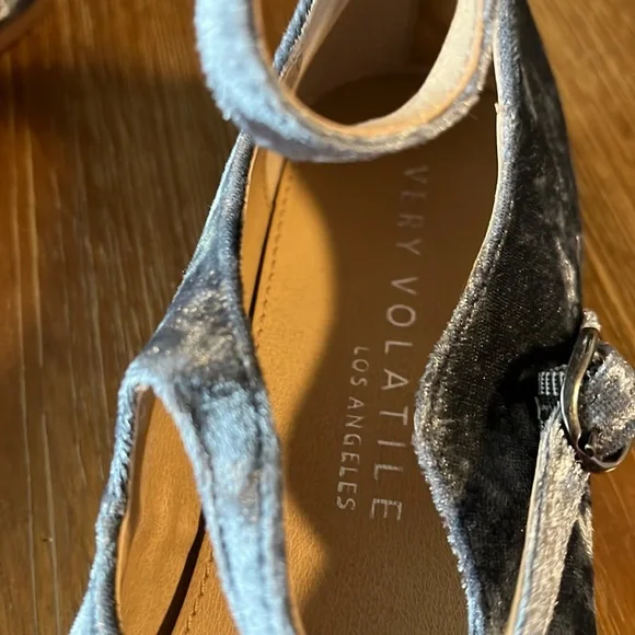 Very Volatile Los Angeles velvet shoes - Picture 5 of 8